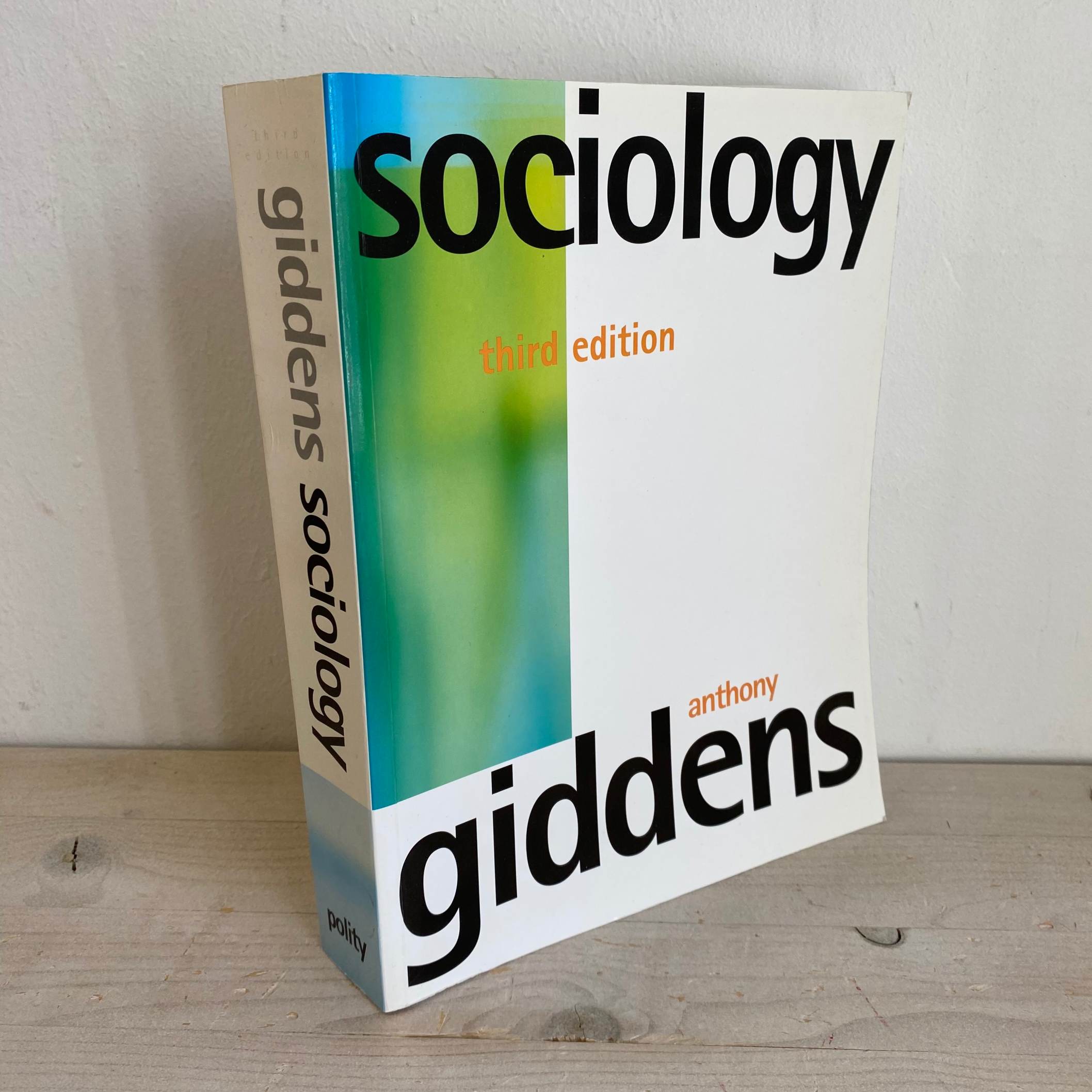 Anthony Giddens - Sociology | Køb Brugt Her - BogGaragen.dk