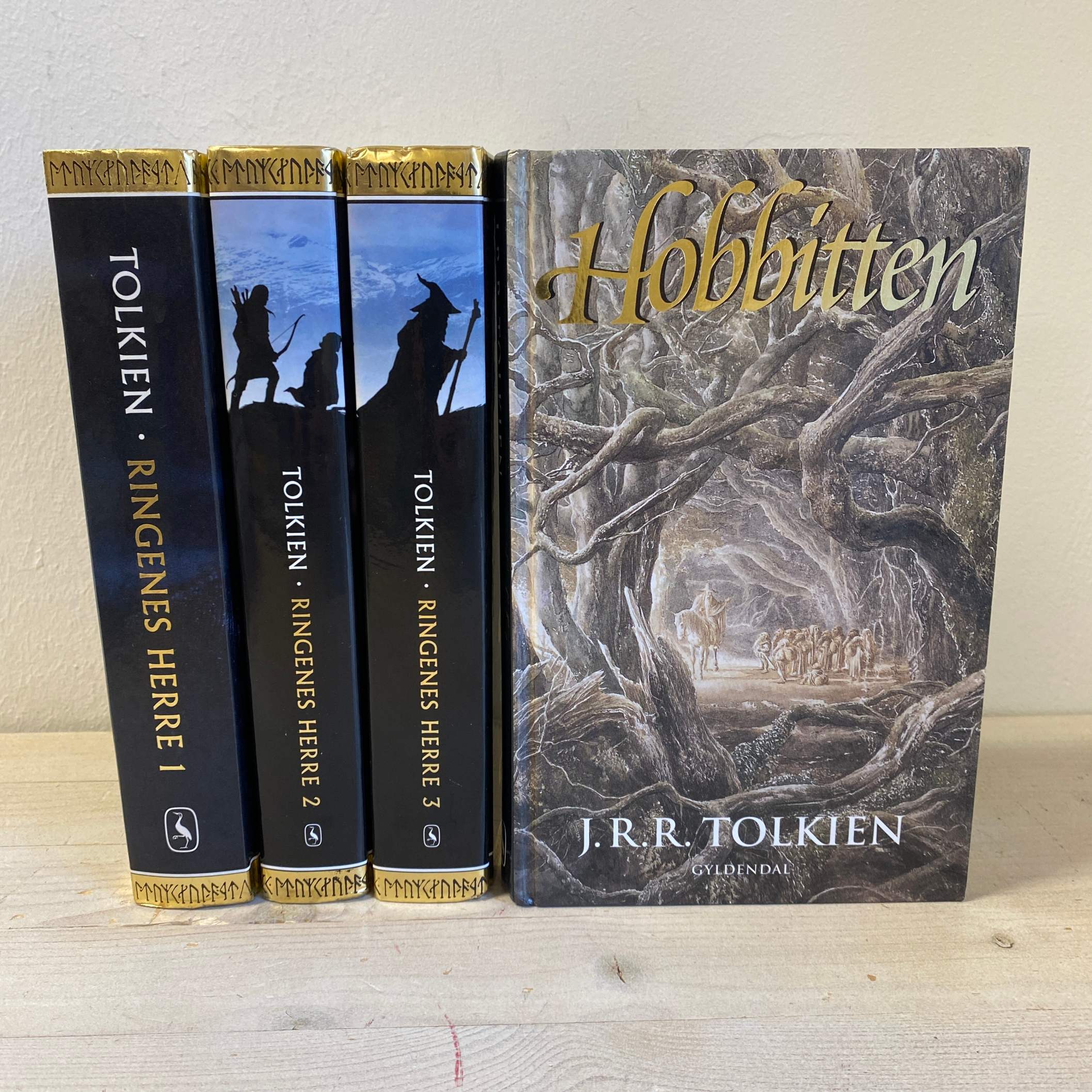slap af Afdeling flyde J. R. R. Tolkien – Ringenes Herre I-III + Hobbitten – BogGaragen.dk