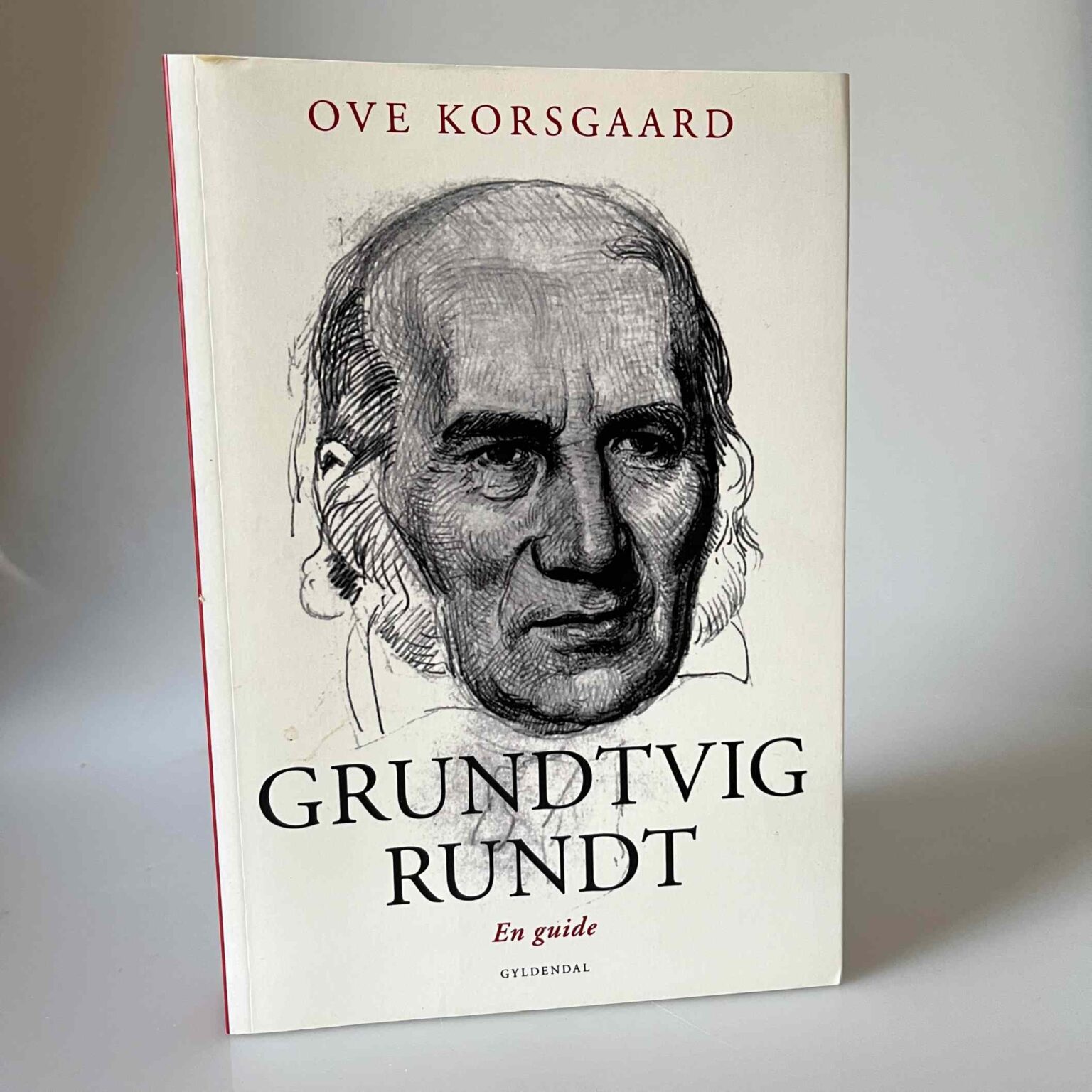 ove-korsgaard-grundtvig-rundt-en-guide-k-b-brugt-her-boggaragen-dk