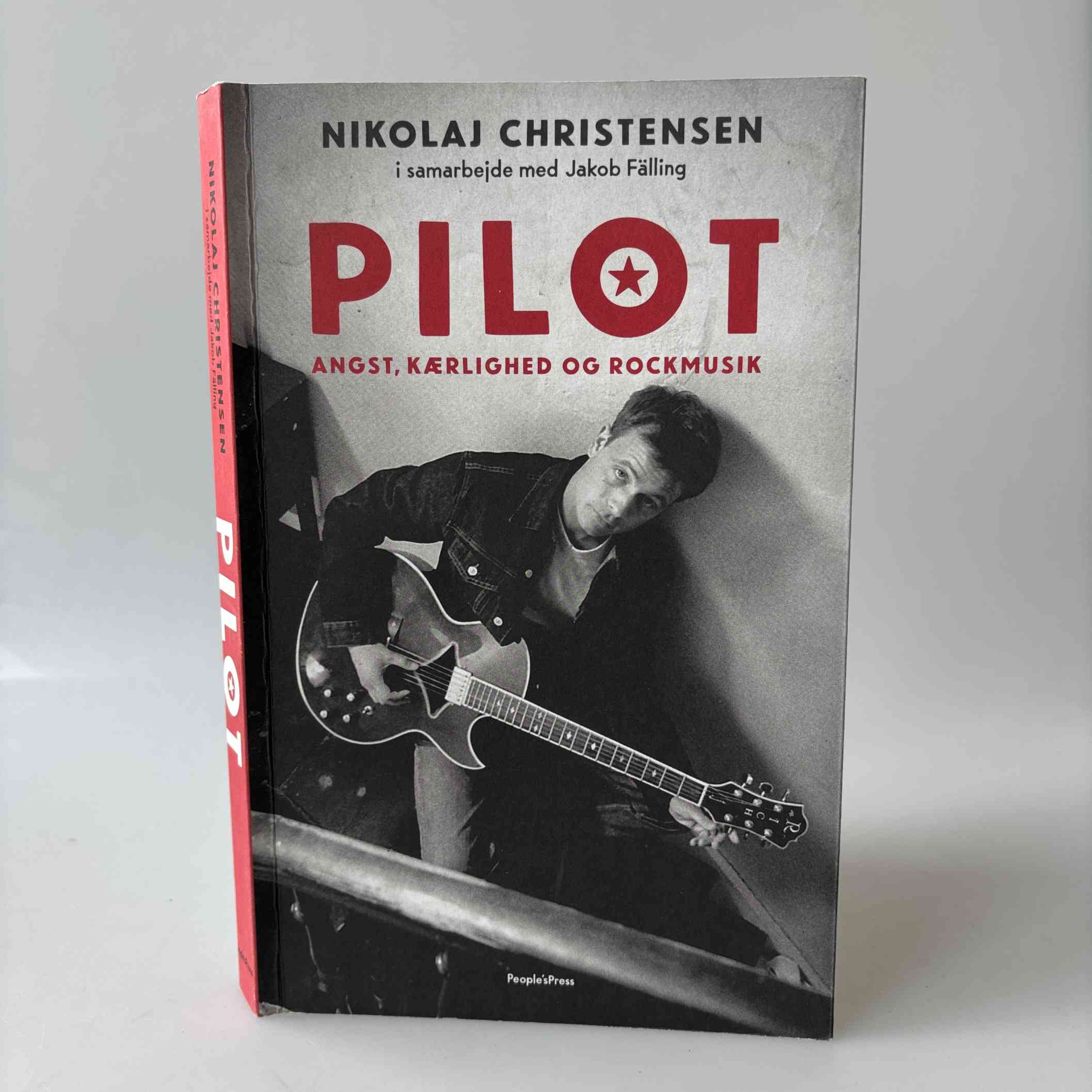 Nikolaj Christensen: Pilot - Angst, Kærlighed og Rockmusik
