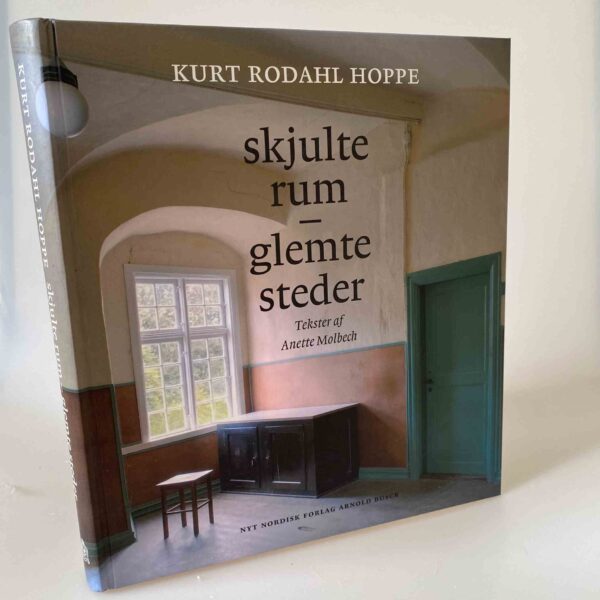 Kurt Rodahl Hoppe og Anette Molbech: Skjulte rum - glemte steder