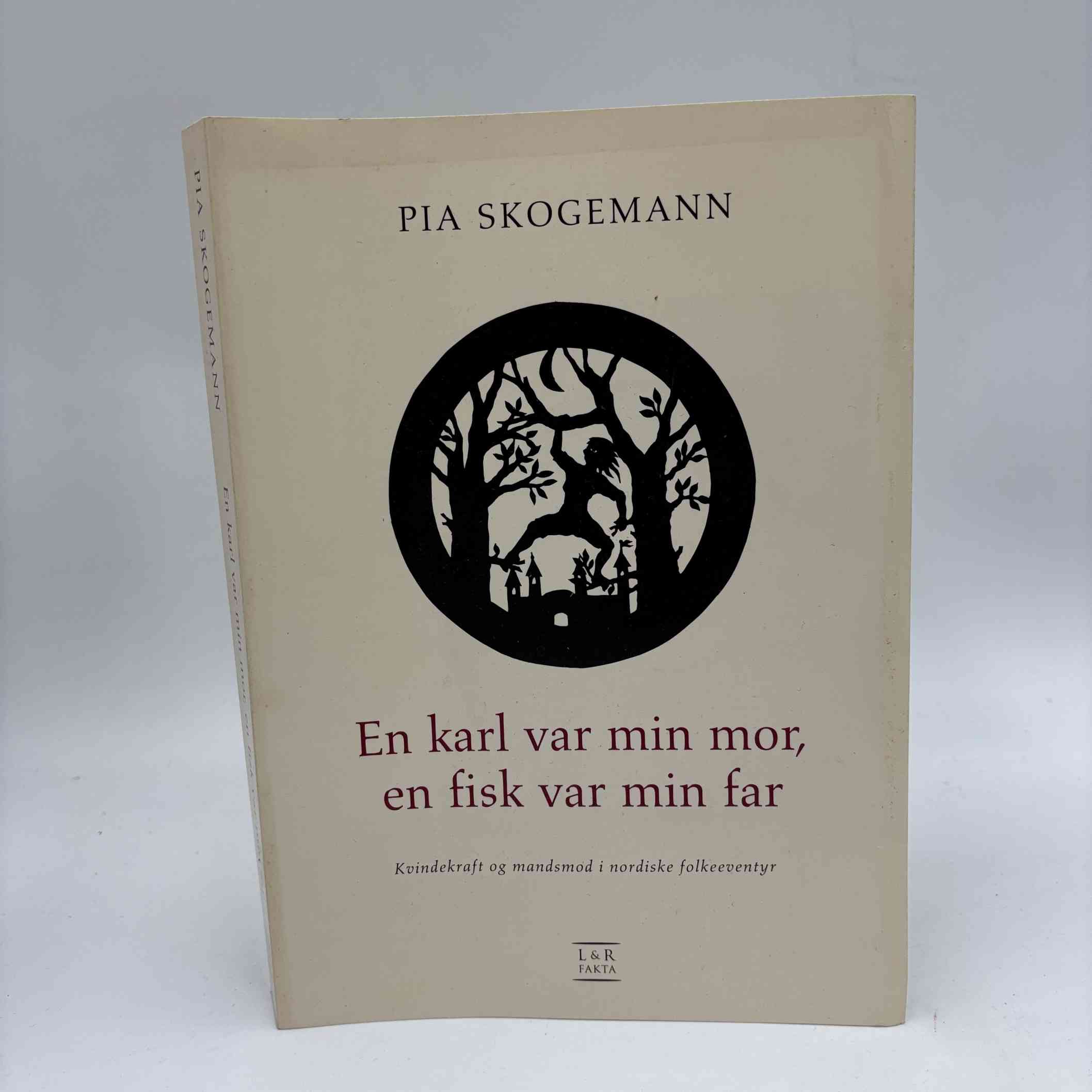 Pia Skogemann: En karl var min mor, en fisk var min far