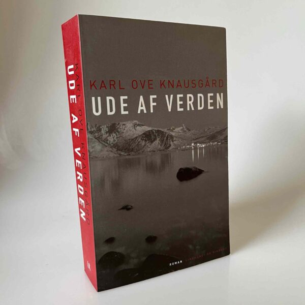 Karl Ove Knausgård: Ude af verden - roman