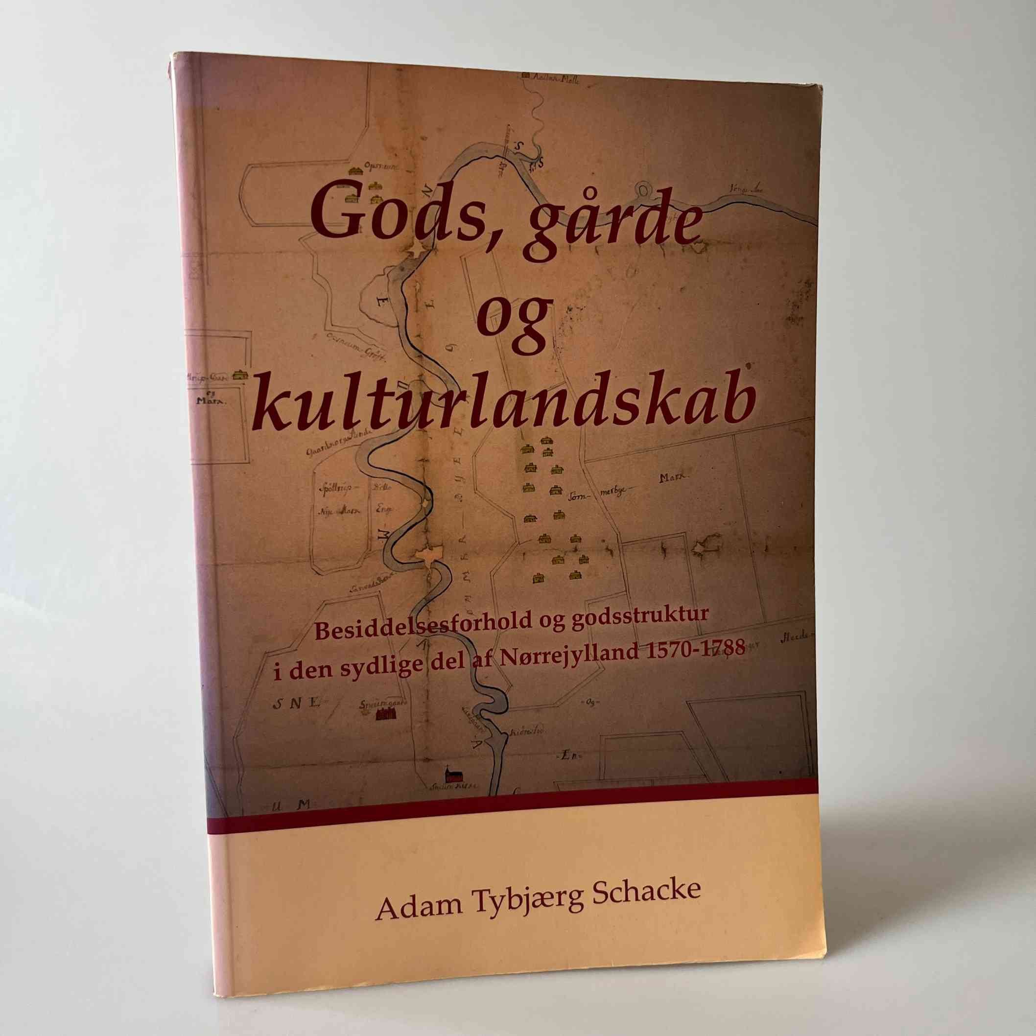 Adam Tybjærg Schacke: Gods, gårde og kulturlandskab. Besiddelsesforhold og godsstruktur i den sydlige del af Nørrejylland 1570-1788.