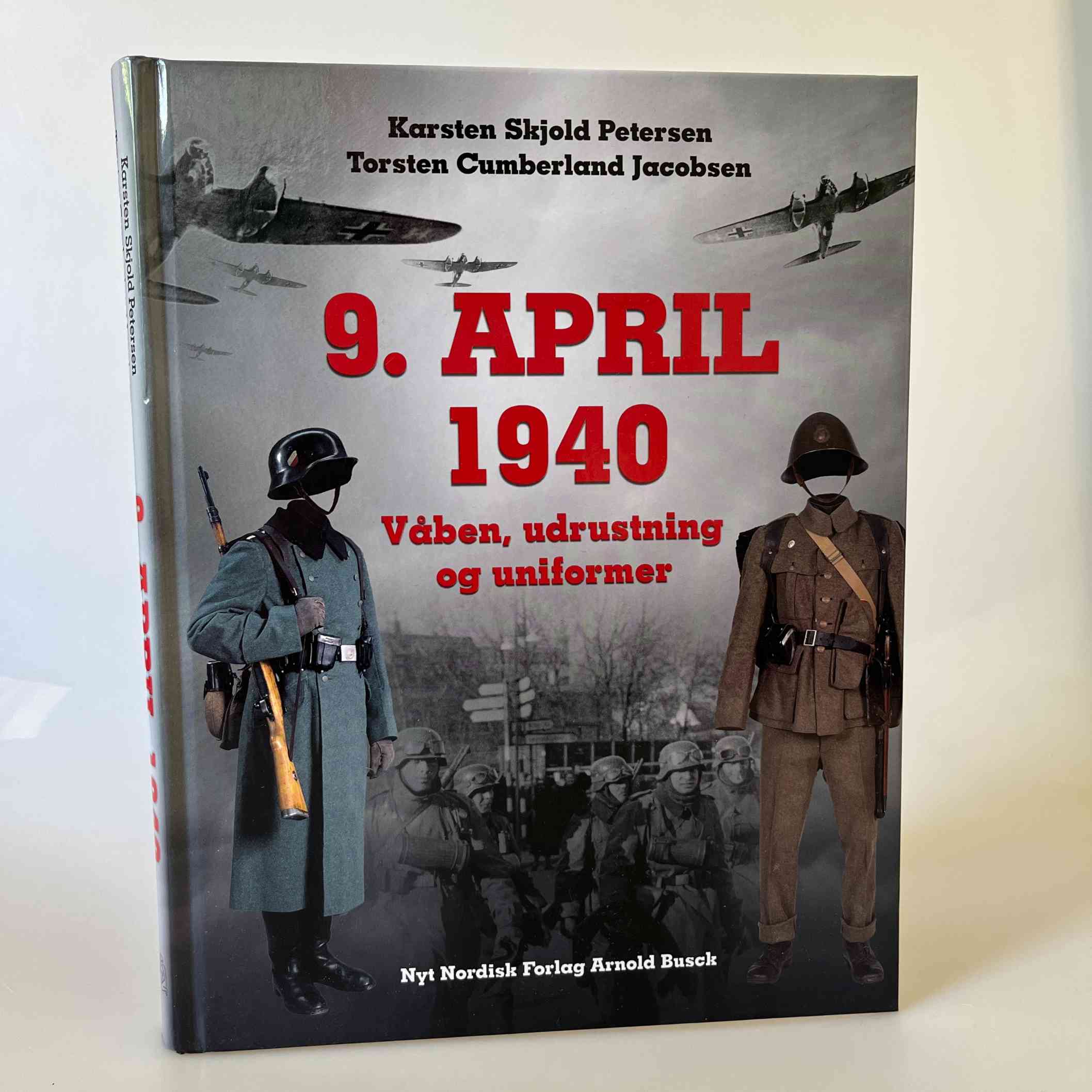 Karsten Skjold Petersen og Torsten Cumberland Jacobsen: 9. april 1940 - våben, udrustning og uniformer