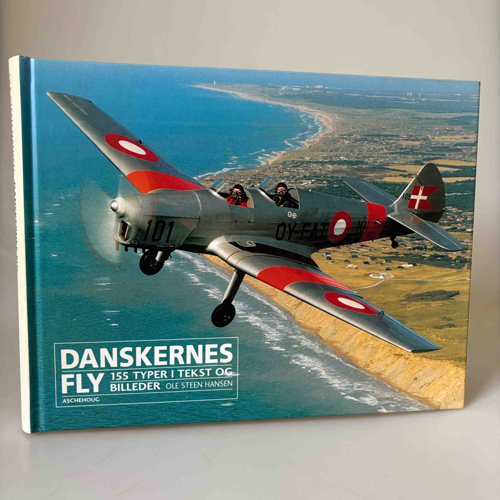 Ole Steen Hansen: Danskernes fly - 155 typer i tekst og billeder