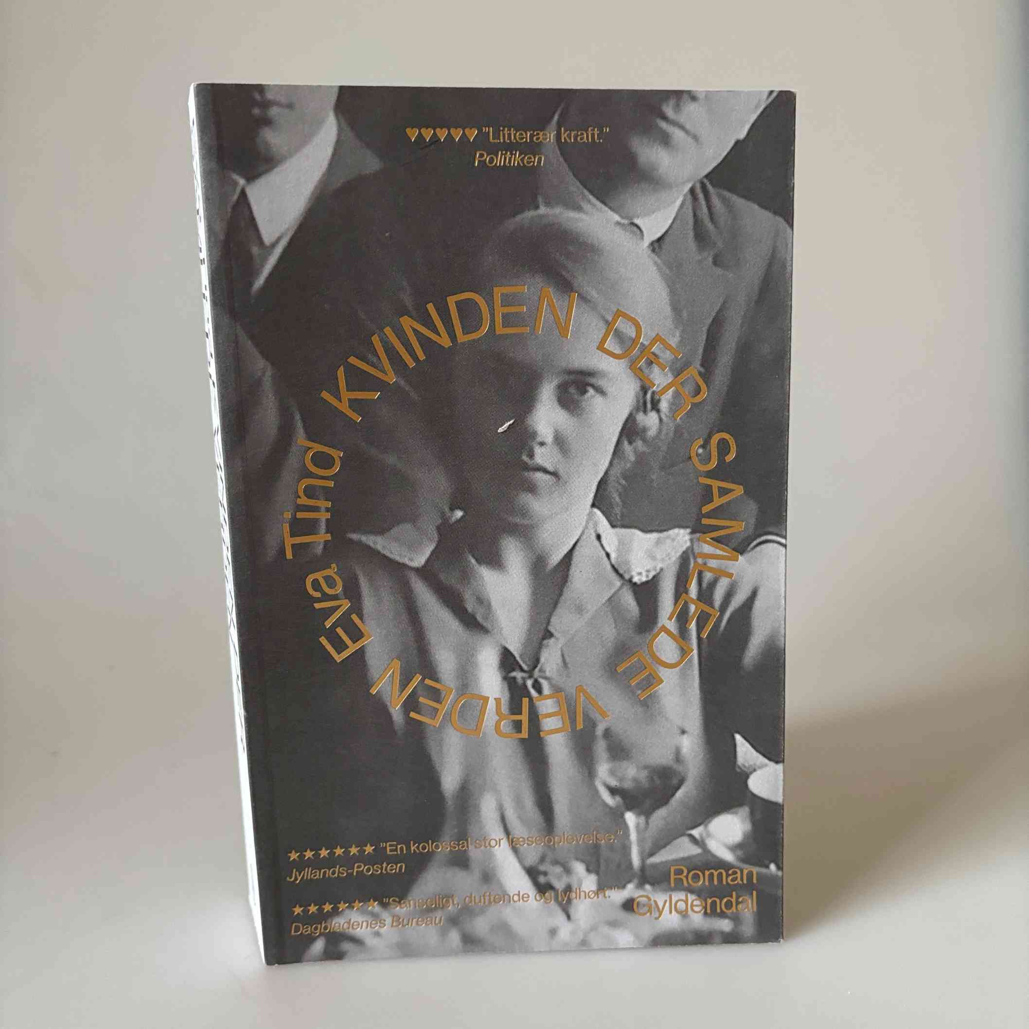 Eva Tind: Kvinden der samlede verden - roman
