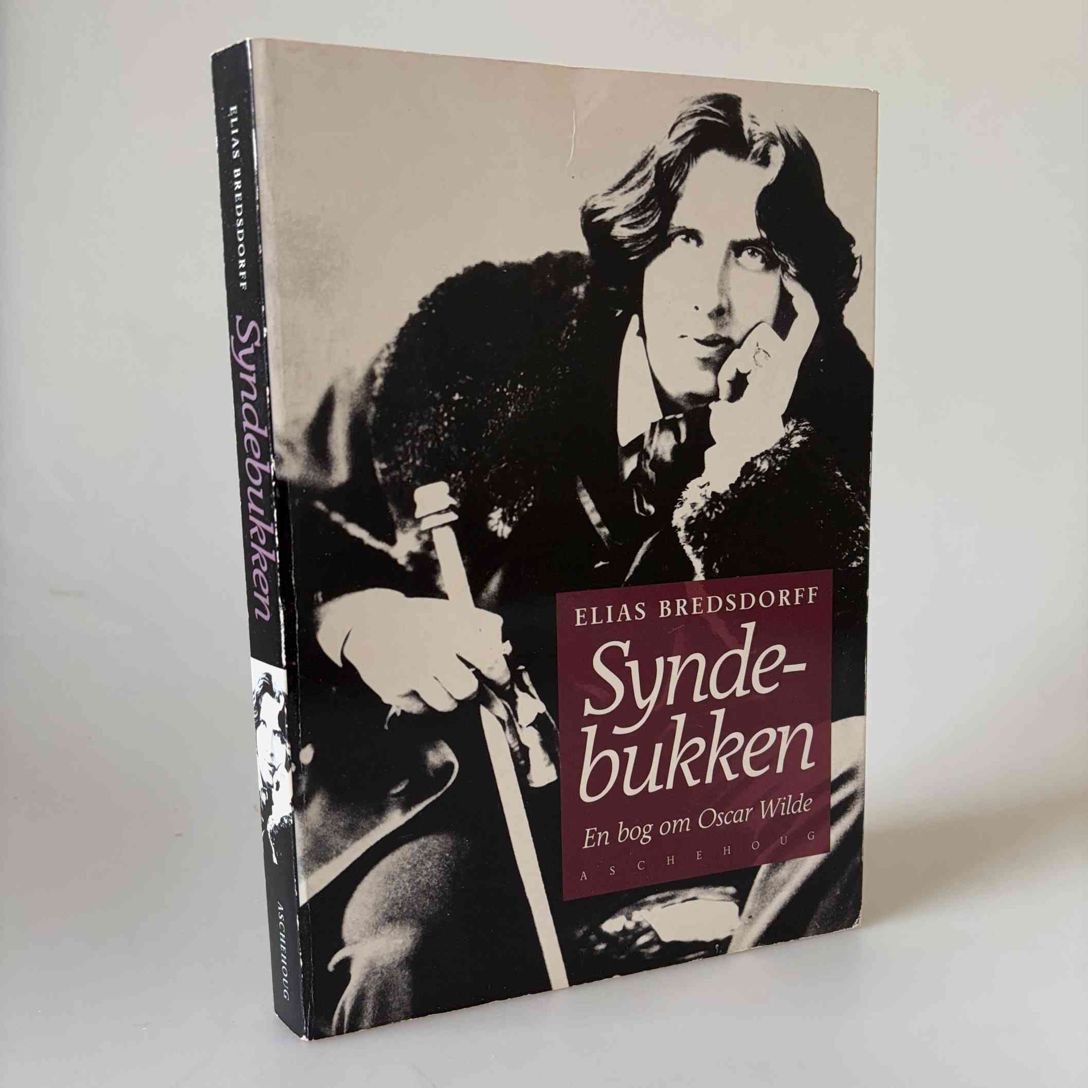 Elias Bredsdorff: Syndebukken - en bog om Oscar Wilde - med dedikation