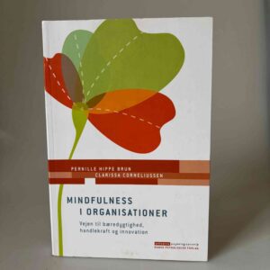 Clarissa Corneliussen og Pernille Hippe Brun: Mindfulness i organisationer - Vejen til bæredygtighed, handlekraft og innovation