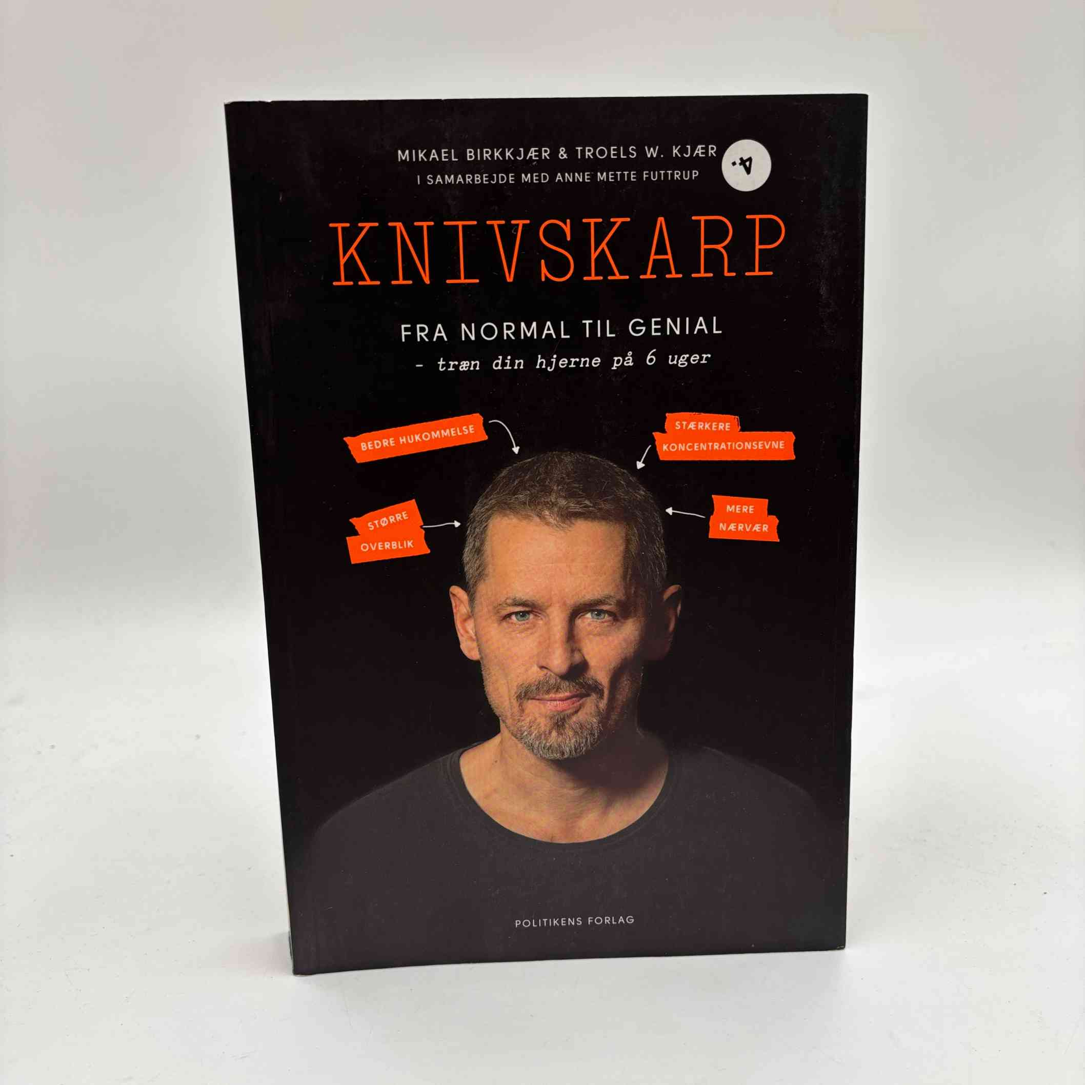 Mikael Birkkjær og Troels W. Kjær: Knivskarp - fra normal til genial