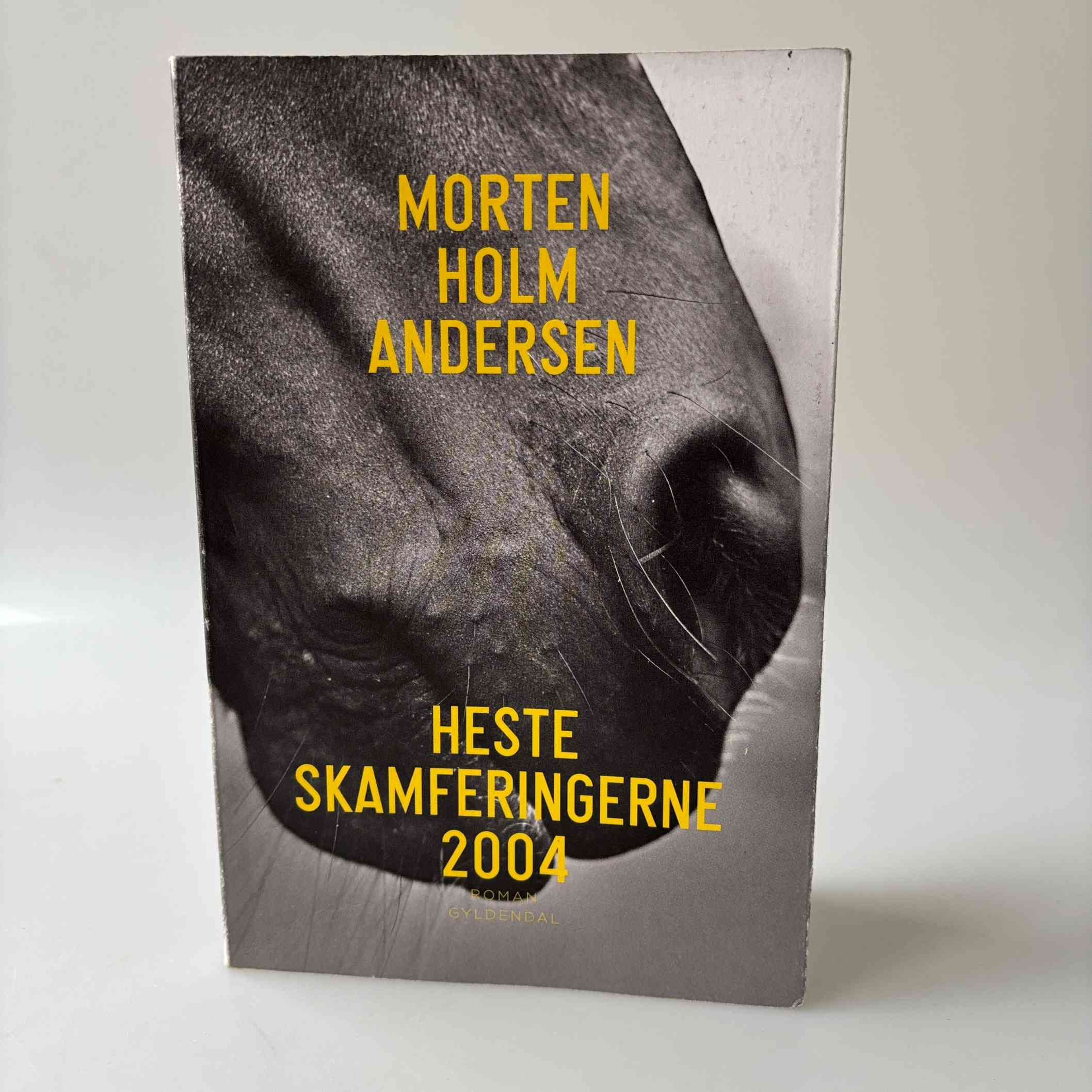 Morten Holm Andersen: Hesteskamferingerne 2004 - roman