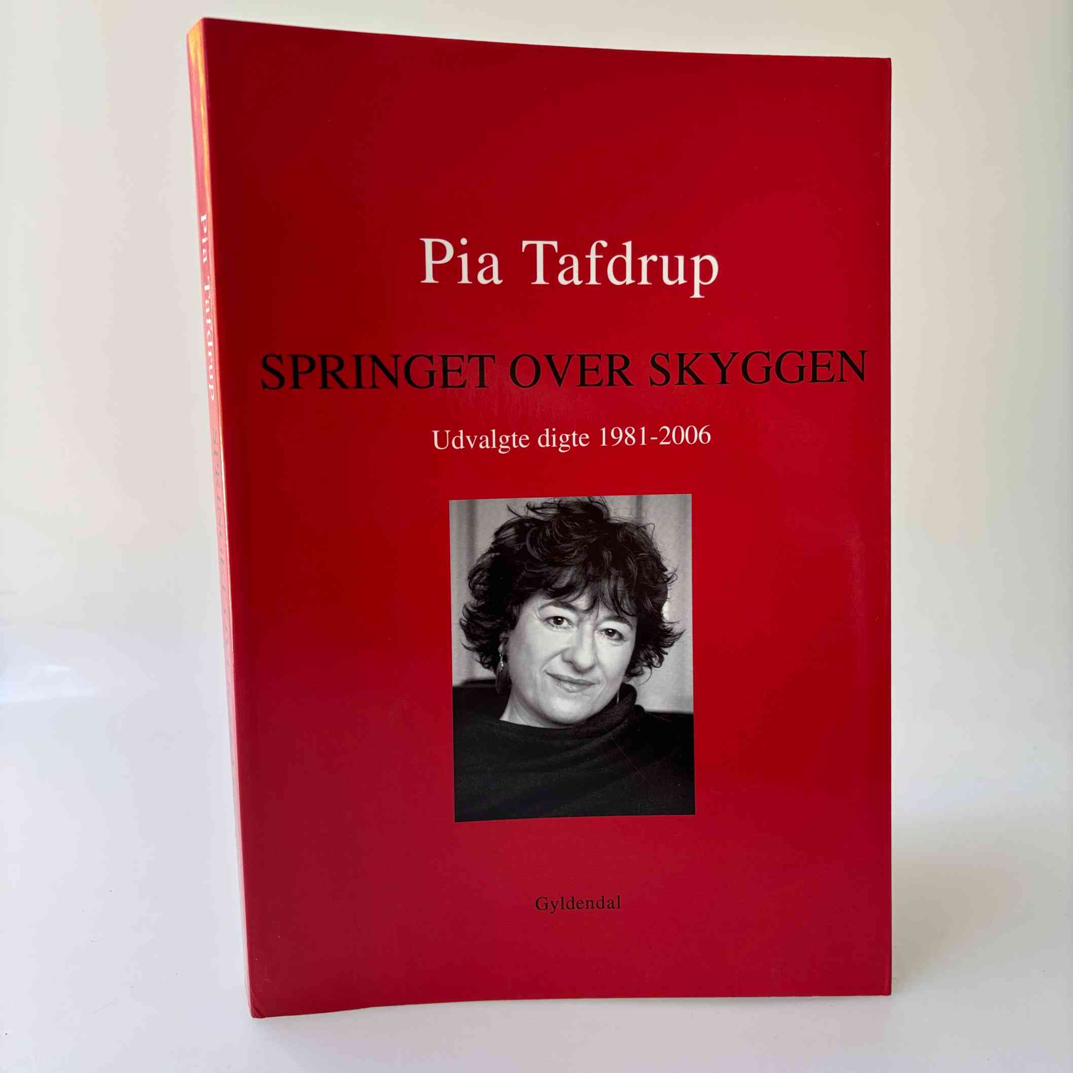 Pia Tafdrup: Springet over skyggen - Udvalgte digte 1981-2006
