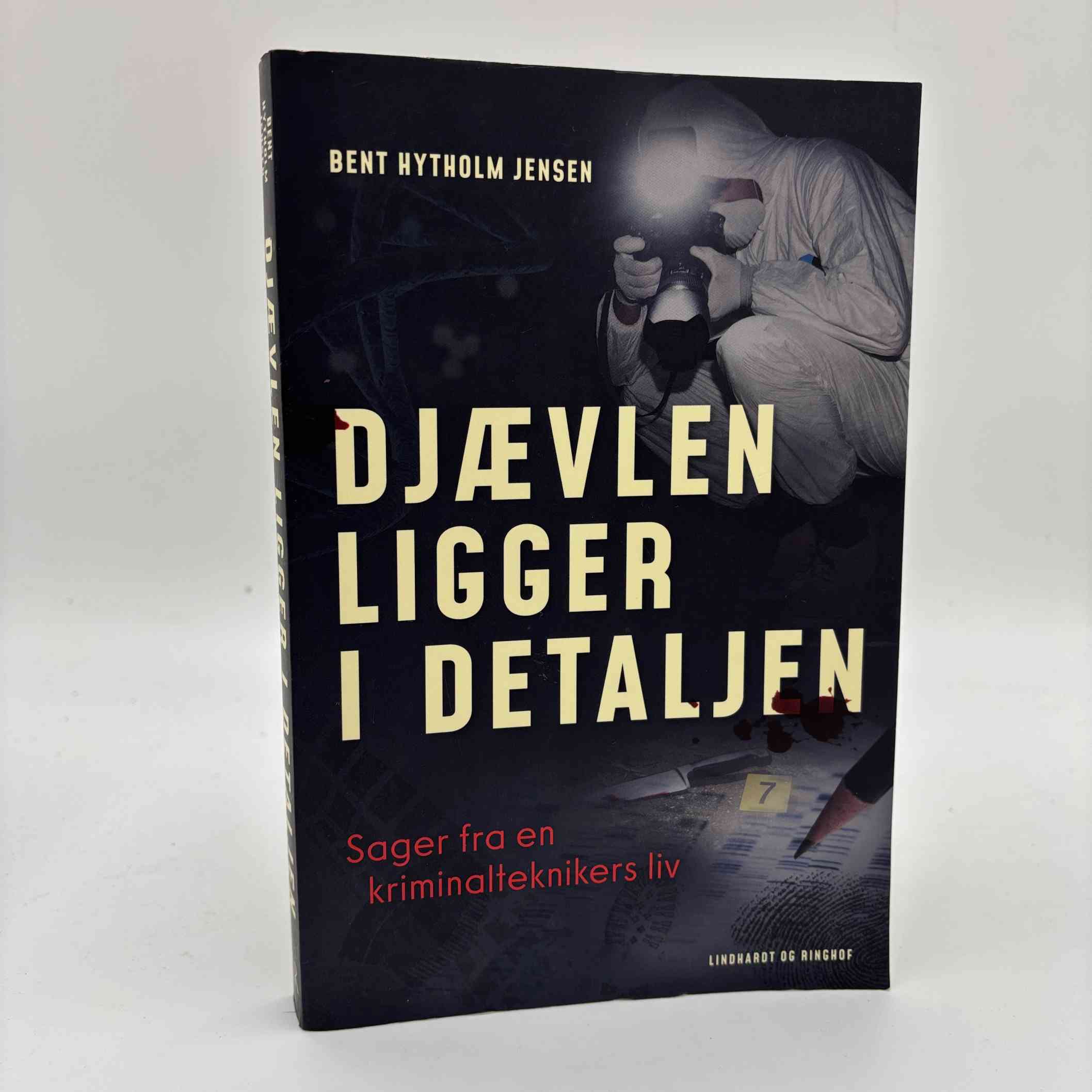 Bent Hytholm Jensen: Djævlen ligger i detaljen - Sager fra en kriminalteknikers liv