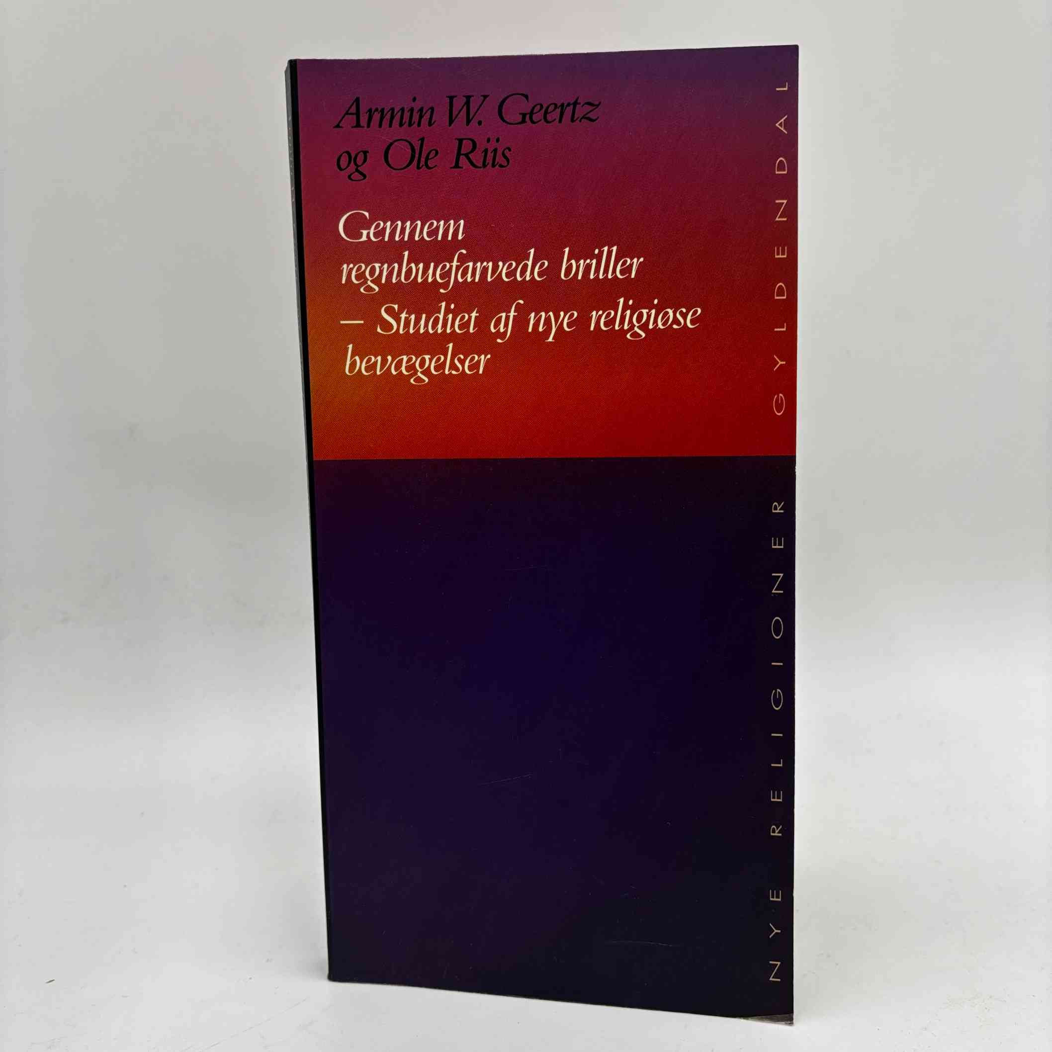Ole Riis og Armin W. Geertz: Gennem regnbuefarvede briller - studiet af nye religiøse bevægelser