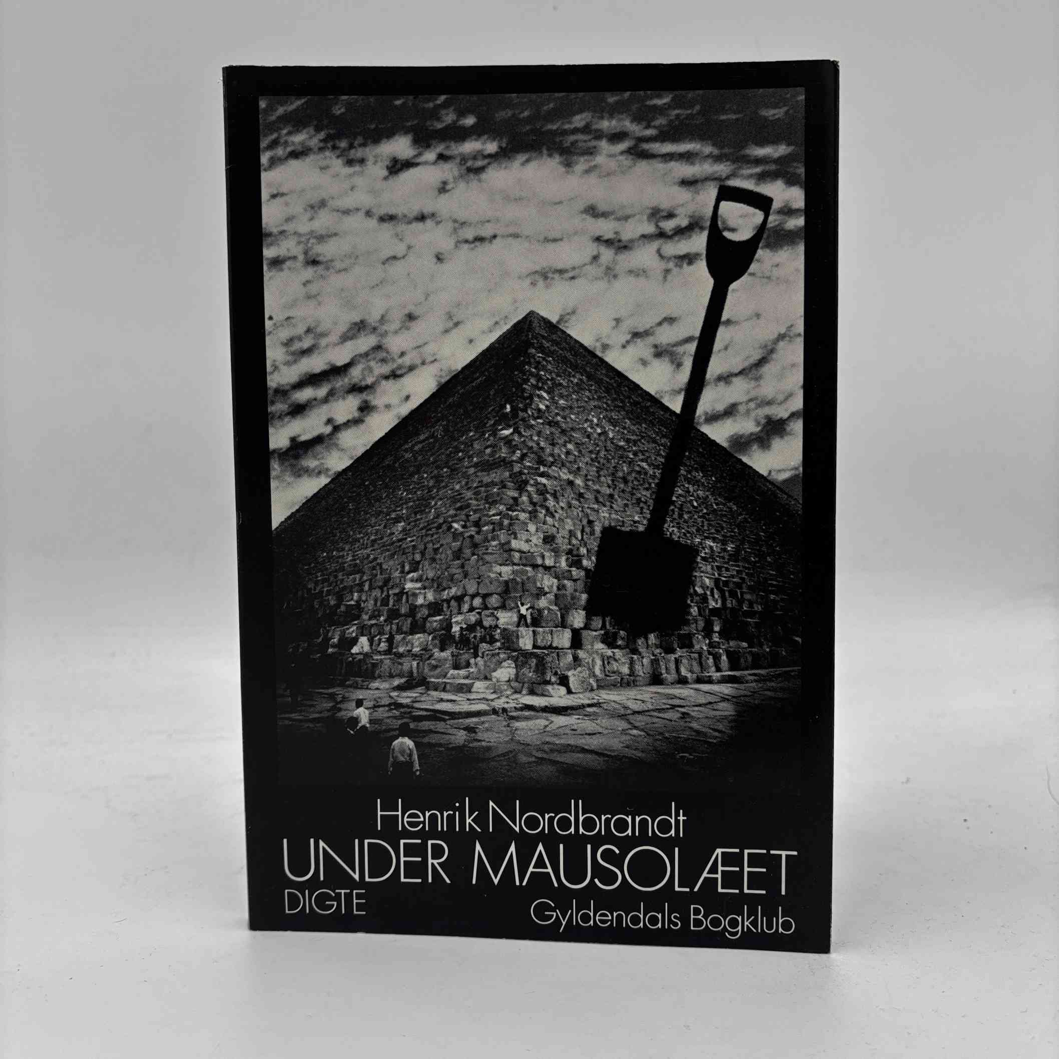Henrik Nordbrandt: Under mausolæet - digte