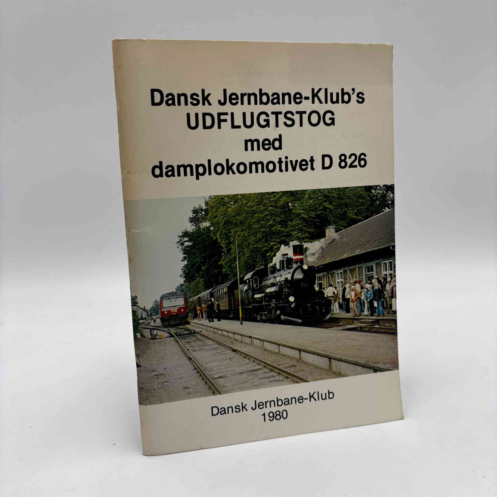Dansk Jernbane-Klub's udflugtstog med damplokomotivet D 826